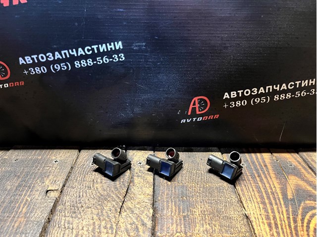 MERCEDES A2518600247 Форсунка омывателя стекла лобового правая в наличии Киев
