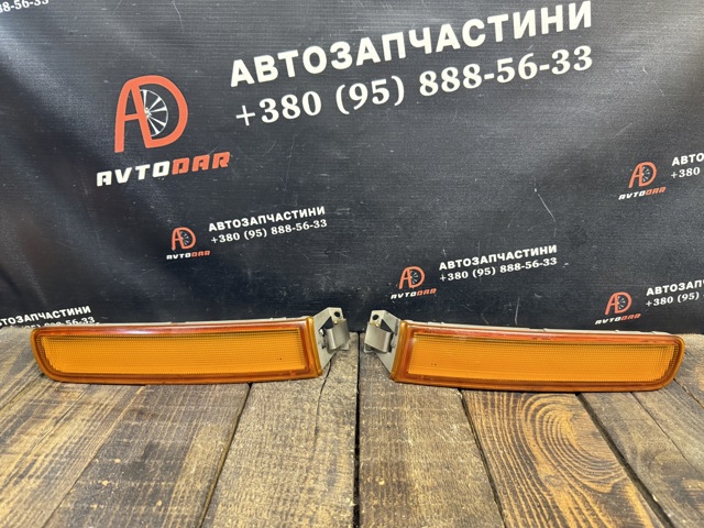 Катафот (отражатель) переднего бампера, левый T0015136Y MAZDA