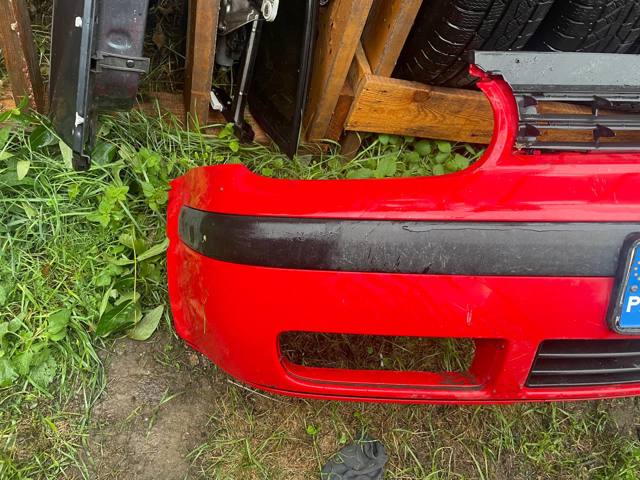 Бампер на авто Volkswagen Golf 4