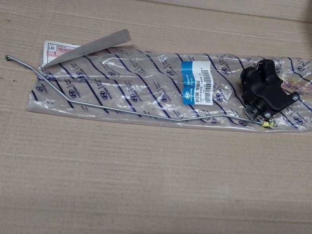 Замок крышки багажника 812301E000 HYUNDAI
