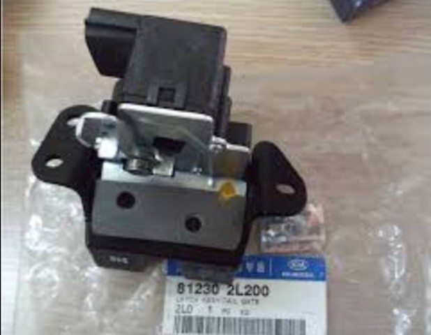 Замок пятой двери 812302L200 HYUNDAI