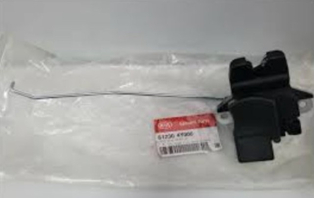 Замок крышки багажника 812304Y000 HYUNDAI