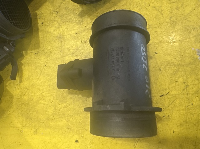 Расходомер воздуха Mercedes Sprinter 1 2-t