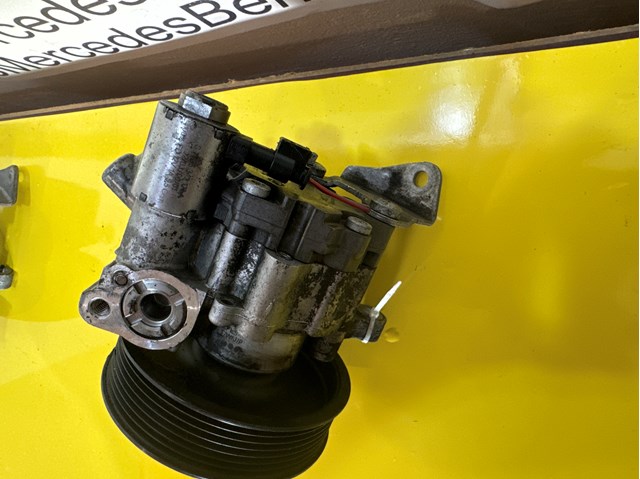 MERCEDES A0064664801 Насос гидроусилителя руля (ГУР) в наличии Киев