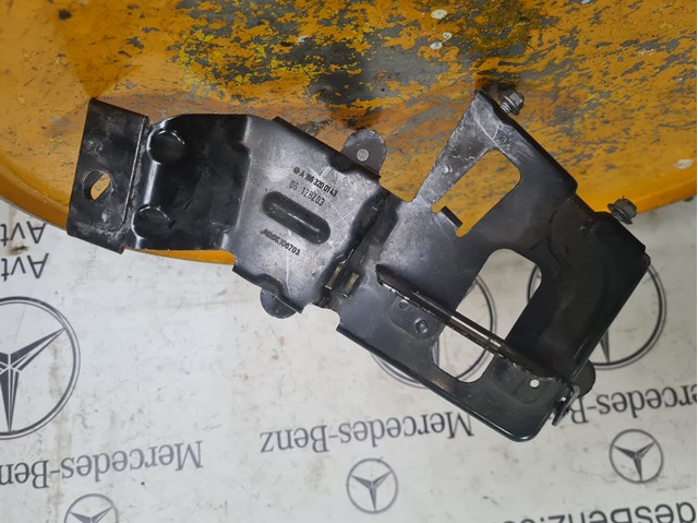 Кронштейн компрессора кондиционера 1663200143 MERCEDES