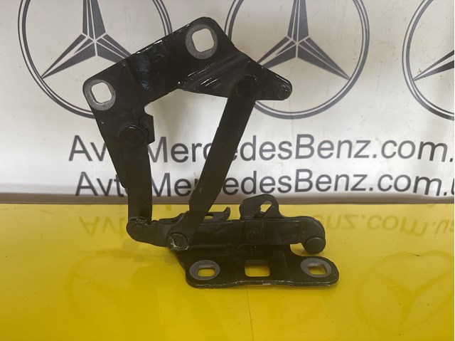 Левая петля капота 1668800128 MERCEDES
