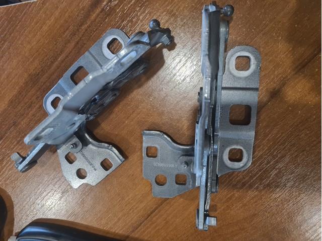 1668800128 MERCEDES Петля капота левая купить в Николаев