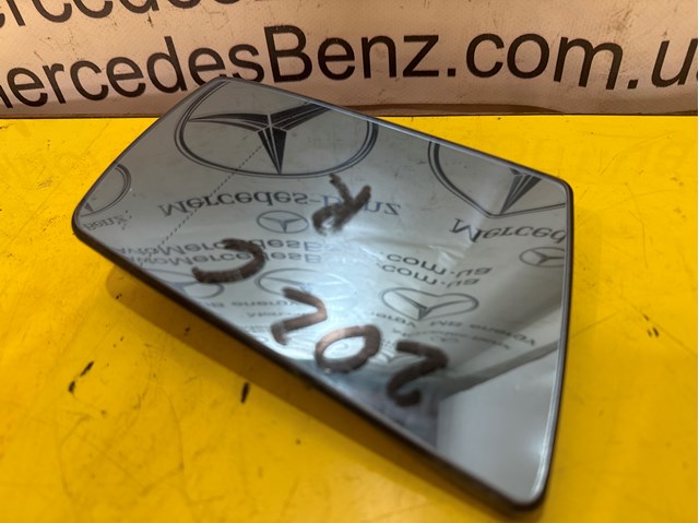 Зеркальный элемент правый 2028100021 MERCEDES