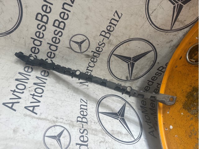 Направляющая заднего бампера, левая 2048800530 MERCEDES