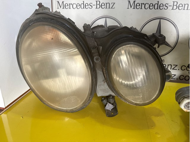 MERCEDES 2088200861 Правая фара в наличии Ирпень