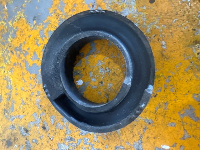 Проставка (гумове кільце) пружини задньої, верхня 2103250384