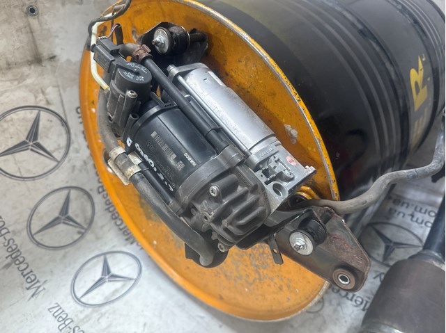 Компрессор пневмоподвески 2123200404 MERCEDES