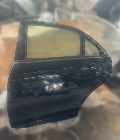 Дверь пассажирская задняя правая 2127303405 MERCEDES