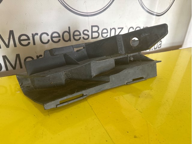 Кронштейн бампера переднего, правый 2128852465 MERCEDES