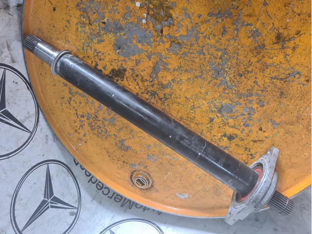 Приводной вал промежуточный 2463600274 MERCEDES