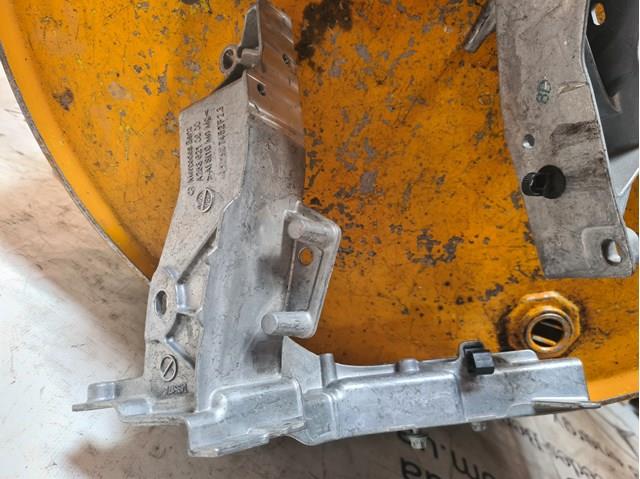 MERCEDES 2536210600 Кронштейн передней панели правый в наличии Черновцы