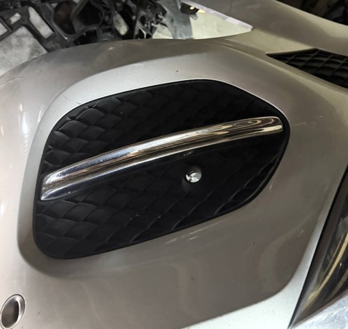Передний клык бампера 2928850622 MERCEDES