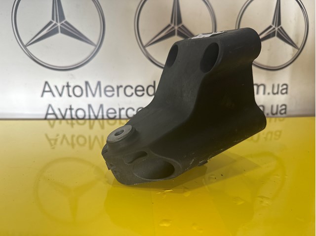 Кронштейн подушки (опоры) двигателя, левой 6542232200 MERCEDES