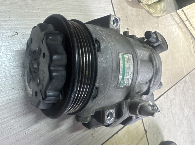 Компрессор системы кондиционирования A0002307911 MERCEDES