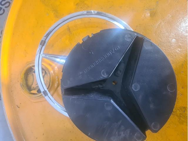 MERCEDES A0008880060 Кронштейн эмблемы решетки радиатора в наличии Ровно