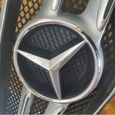 Решетка радиатора A0008880100 MERCEDES
