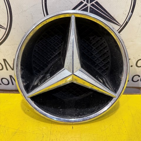 Облицовка радиатора A0008880160 MERCEDES