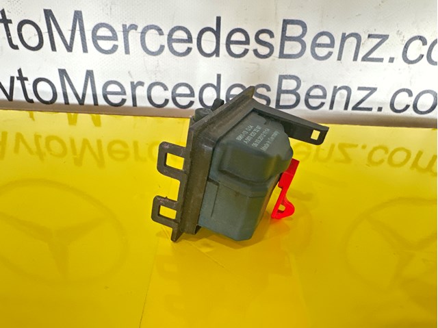 Мотор-привод открытия лючка бака A0038203297 MERCEDES