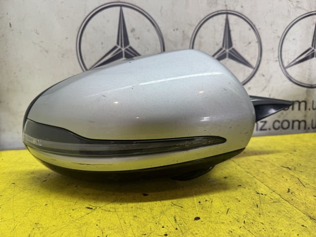 Накладка/крышка зеркала заднего вида, правая A0998110200 MERCEDES