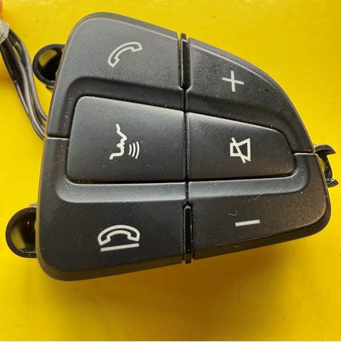 Блок кнопочных переключателей рулевого колеса A0999050700 MERCEDES