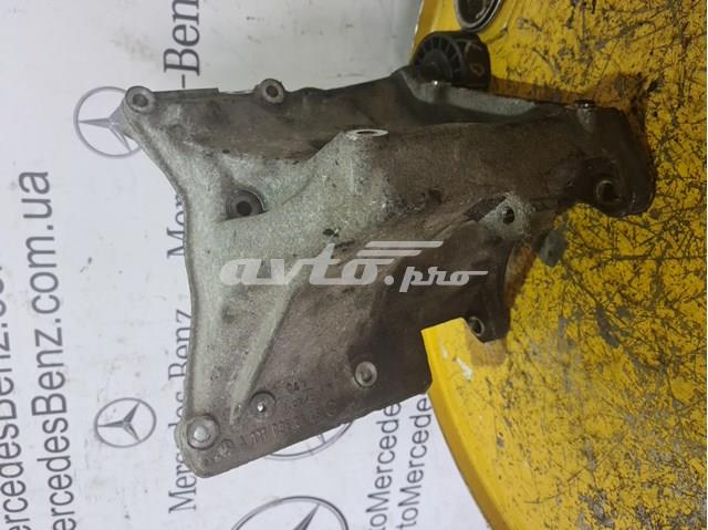 Кронштейн компрессора наддува двигателя A1110960645 MERCEDES