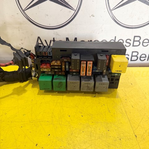Блок реле и предохранителей A1645400672 MERCEDES