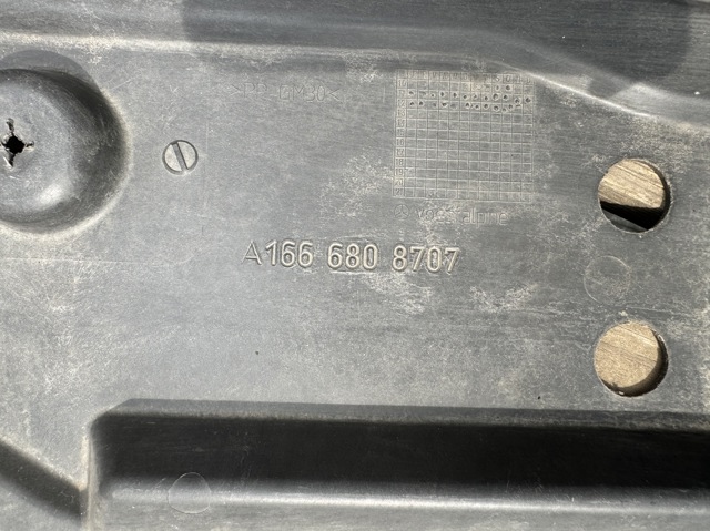 MERCEDES A1666809207 Защита днища левая в наличии Ужгород