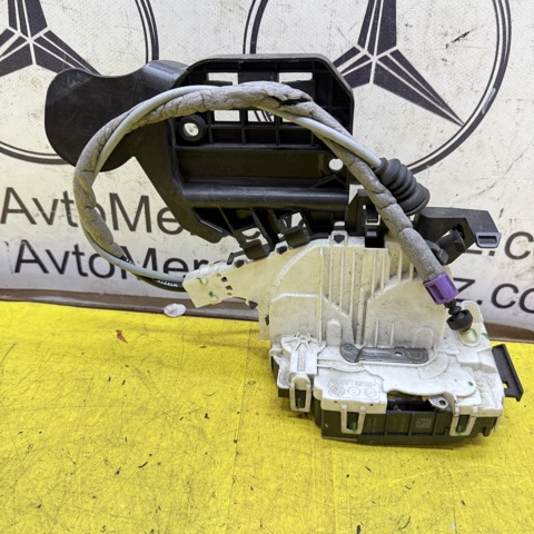 Замок передней левой двери A1667200135 MERCEDES
