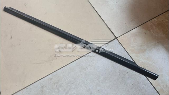 Уплотнение ветрового стекла A1667250165 MERCEDES