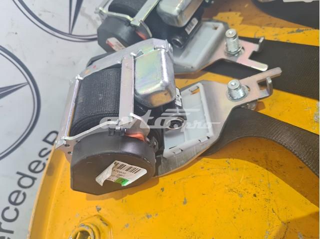 Ремень безопасности задний правый A1668603285 MERCEDES
