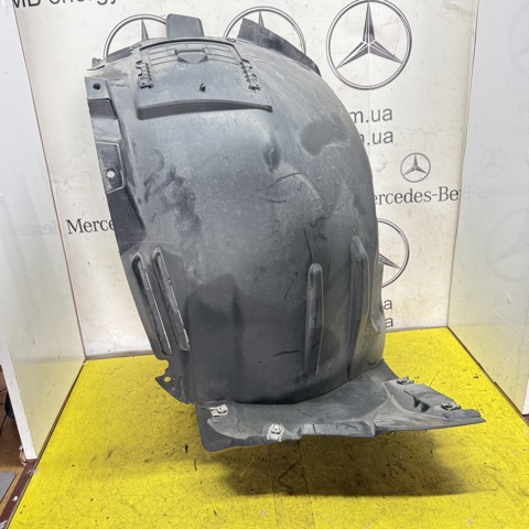 Подкрылок крыла переднего правый передний A1668802705 MERCEDES