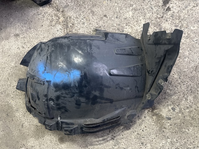 Передний правый подкрылок крыла переднего  A1668802905 MERCEDES