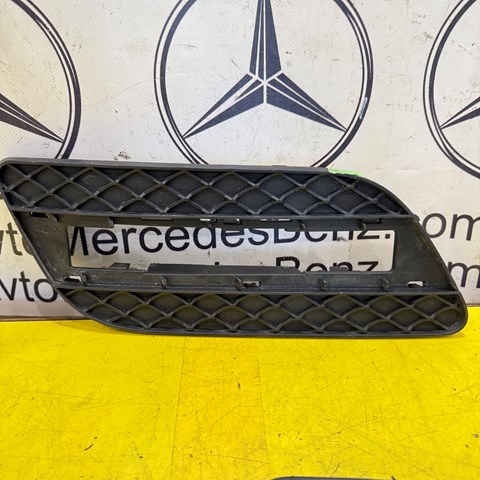 Решетка бампера переднего левая A1668842122 MERCEDES