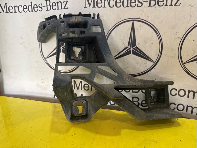 Крепление бамера левое A1668850265 MERCEDES