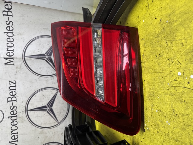 Фонарь задний внутренний правый A1669060802 MERCEDES