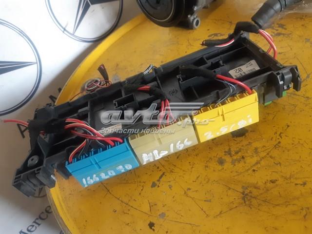 Блок реле и предохранителей A1669063901 MERCEDES