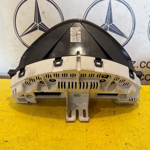 MERCEDES A1685403547 Приборная доска (щиток приборов) в наличии Ужгород