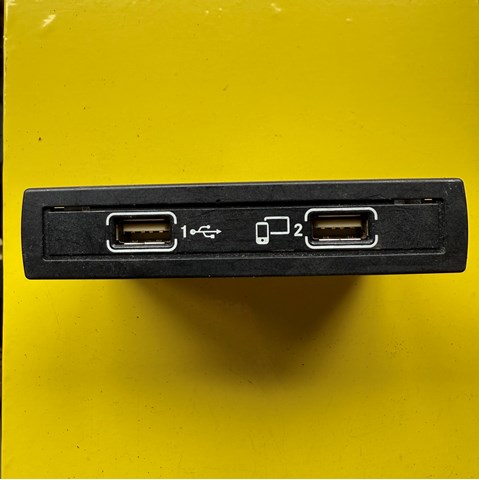 USB-разветвитель A1728202000 MERCEDES