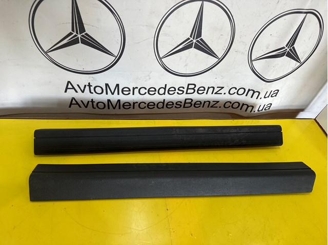 MERCEDES A2046860036 Накладка дверного порога внутренняя передняя правая в наличии Киев