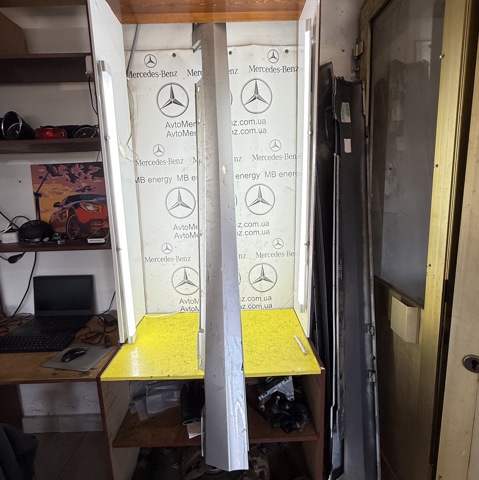Накладка наружняя (молдинг) порога, левый A2046980354 MERCEDES