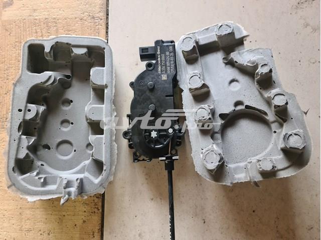 Мотор (клапан) дотяжки багажника A2047500060 MERCEDES