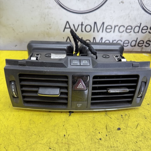 Решетка воздуховода A2048304154 MERCEDES