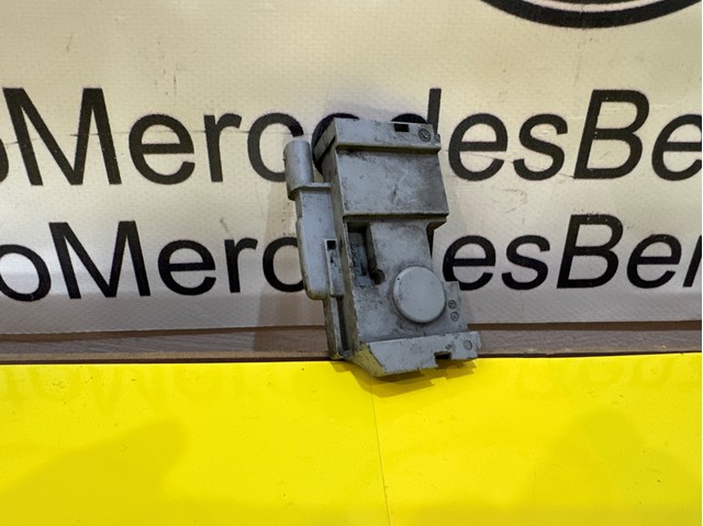 Датчик открывания капота A2048704458 MERCEDES