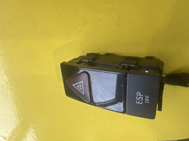 Кнопка аварийной сигнализации A2048706558 MERCEDES