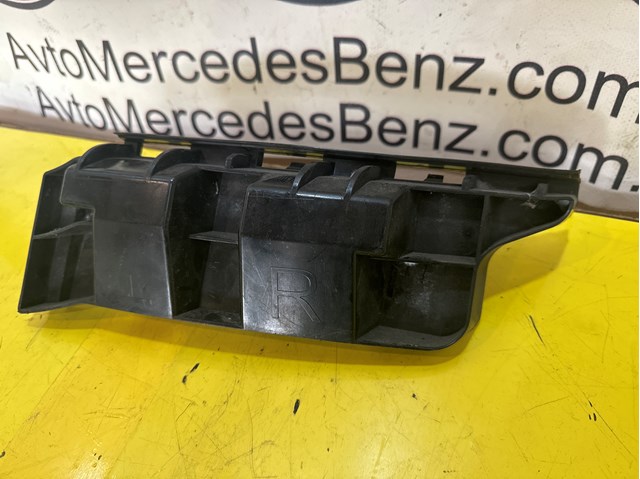 Кронштейн бампера заднего, внешний правый A2048800603 MERCEDES